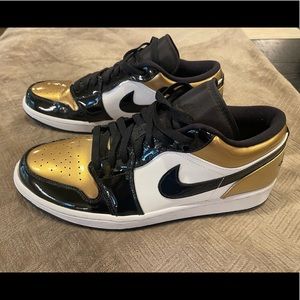Jordan 1 Lows Gold Toes